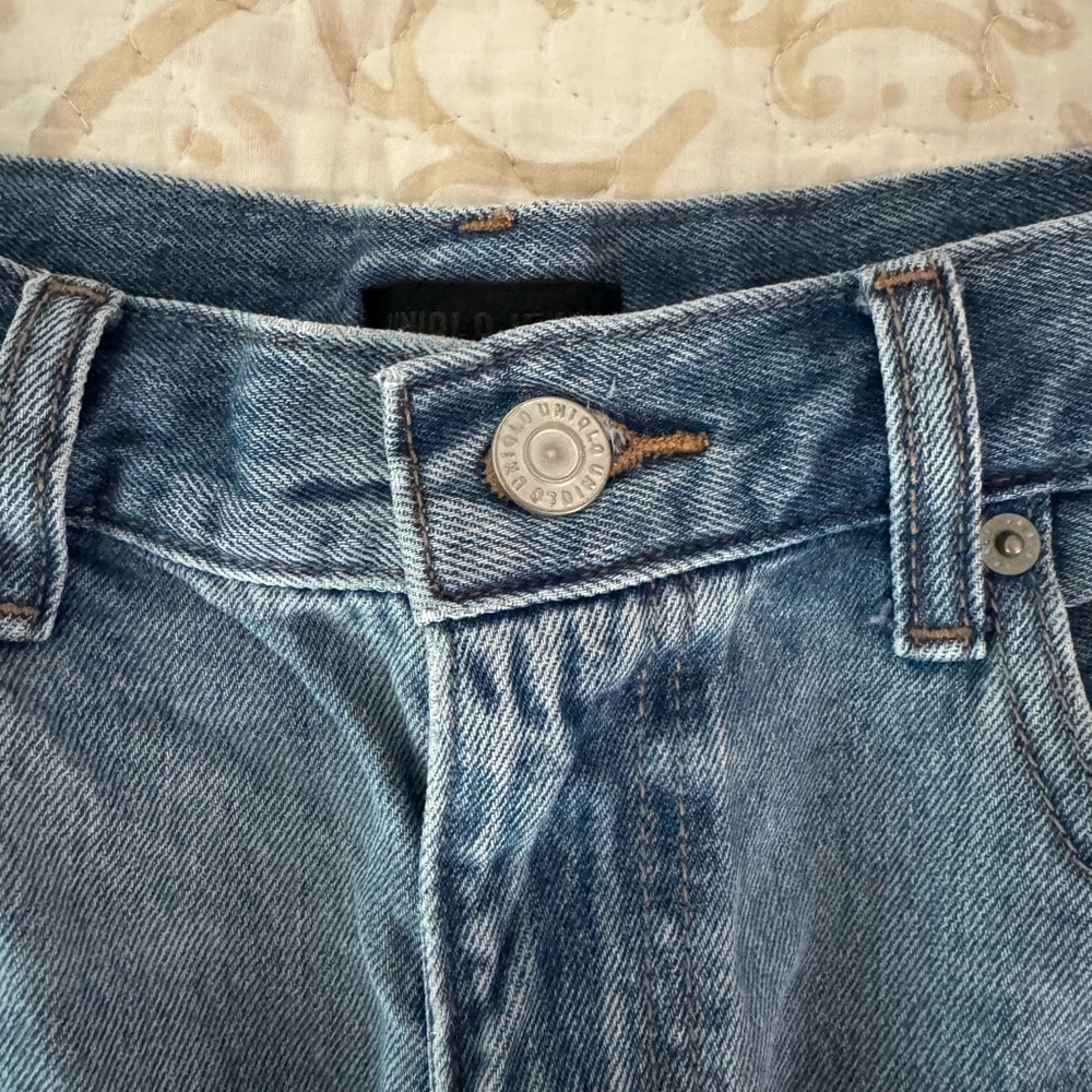 UNIQLO high waisted denim shorts - Picture 3 of 8